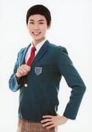 中村太郎(杉元定時)/上半身・衣装緑・右手グー・左手腰・キャラクター制服ショット・背景白/舞台「弱虫ペダル～総北新世代、始動～」ブロマイド