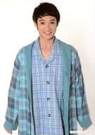 宮崎翔太(トウジ)/上半身・衣装青緑・両手下げ・背景白・キャラクターショット/舞台「叫べども叫べども、この夜の涯て」ブロマイド