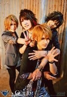 ギルド/集合(4人)/膝上・衣装黒グレー・ピース・左手パー・背景茶/CD「I’ll be there for you」特典