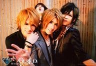 ギルド/集合(4人)/横型・上半身・衣装黒グレー・右手パー・背景茶/CD「I’ll be there for you」音楽処特典