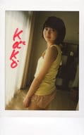 ☆石田果子/膝上・体左向き・衣装黄色・直筆サイン入り/雑誌「Koh-Boh コーボー vol.18」チェキプレゼント当選品