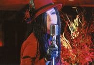 ライチ☆光クラブ/HAKUEI/横型・バストアップ・衣装赤.帽子・スタンドマイク/ライチ☆光クラブ TOUR 2014 -奇奇怪怪症候群-