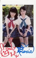 ☆北村真珠・沖田真利杏/[当選通知書付き]・膝上・座り・衣装白・制服・両手下げ・直筆サイン入り/雑誌「Chu→Boh vol.60」チェキプレゼント当選品