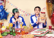 松村優(大石秀一郎)・牧島輝(海堂薫)/横型・上半身・ユニフォーム・座り・牧島目線左・キャラクターショット/ミュージカル『テニスの王子様』TEAM Party SEIGAKU・ROKKAKU