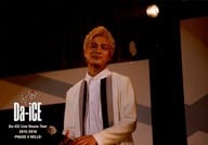Da-iCE/和田颯/ライブフォト・横型・上半身・衣装白・グレー黒・両手マイク・顔右向き・目線左/「Da-iCE Live House Tour 2015-2016 -PHASE 4 HELLO-」フォトチョイス
