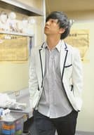 パンサー/向井慧/膝上・衣装白黒グレー・両手ポケット・顔上げ・目線上/ナマーシャ