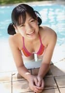 江波サラ/上半身・水着ピンク・オレンジ・白・両手合わせ・首傾げ・笑顔/DVD「sha la la」特典生写真
