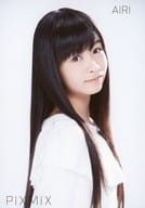 PiXMiX/AIRI/バストアップ・衣装白・両手下げ・体右向き・背景白/ライブ会場限定販売生写真 第1弾 私服Ver.