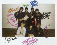 ☆B2takes!/集合(8人)/直筆サイン入り・横型・全身・衣装黒・白・浴衣・扇子・前列3人座り・センター志田・両手下/雑誌「W! vol.15」抽選プレゼント当選品 生ポラロイド