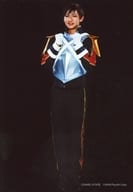 野見山拳太(エイミル)/全身・左向き・両手グー・背景黒・キャラクターショット/『歌劇派ステージ「ダメプリ」ダメ王子VS完璧王子(パーフェクトガイ)』トレーディングブロマイド