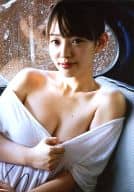 安藤遥/上半身・衣装白/DVD「遥降臨 ～小生意気な天使～」生写真