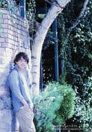 聖也/膝上・左寄り・寄りかかり・衣装青・白/CD「大切な言葉」特典