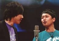 ライセンス/藤原一裕・井本貴史/ライブフォト・横型・バストアップ・井本衣装緑・藤原衣装黒.紫/ナマーシャ