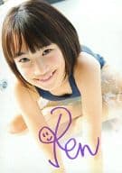 朝比奈恋/水着黒・両手前・直筆サイン入り/DVD「恋、しちゃったんだ!」特典