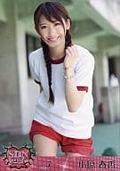 小原春香/膝上・白の体操服・赤のハーフパンツ・左手グー/DVD｢サタデーナイトイジリーVol.5｣特典