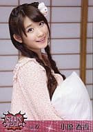 小原春香/上半身・ピンク色・豹柄のパジャマ・白い枕/DVD｢サタデーナイトイジリーVol.6｣特典