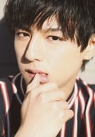 岩城直弥/バストアップ・衣装黒・赤・白・右手親指唇・顔左向き/「NAOYA IWAKI Birthday Party 2019」ブロマイドBセット