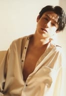 岩城直弥/上半身・衣装ベージュ・両手下げ・体右傾け/「岩城直弥オリジナルブロマイド お渡し会」ブロマイド