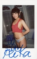 ☆高橋りか/直筆サイン入り・膝上・衣装赤・下着水色・チェック柄・両手後ろ・体左向き/DVD「pure baby」特典生チェキ