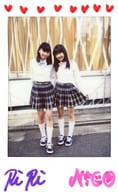 ☆月見里愛莉・星七虹心/[当選通知書付き]・直筆サイン入り・全身・制服白・スカート掴み・首傾げ・路上/雑誌「Chu→Boh チューボー VOL.90」プレゼント当選品生チェキ