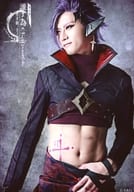 橋本全一(フィーア)/上半身・左手腹・背景黒・キャラクターショット/「『舞台版 誰ガ為のアルケミスト』～聖ガ剣、十ノ戒～」ランダムキャストブロマイド