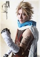 村瀬文宣(バシーニ)/上半身・体左向き・背景ベージュ・キャラクターショット/「『舞台版 誰ガ為のアルケミスト』～聖ガ剣、十ノ戒～」ランダムキャストブロマイド