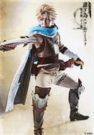村瀬文宣(バシーニ)/全身・背景ベージュ・キャラクターショット/「『舞台版 誰ガ為のアルケミスト』～聖ガ剣、十ノ戒～」ランダムキャストブロマイド