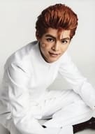 溝口琢矢(くにお)/全身・衣装白・座り・右向き・キャラクターショット・2Lサイズ/舞台「熱血硬派くにおくん 乱闘演舞編」キャストブロマイド