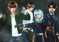 集合(4人)/横型・2Lサイズ・キャラクターショット/舞台「プレイタの傷」プレミアム特典2L判ブロマイド