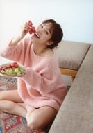 鷲見玲奈/全身・座り/「鷲見玲奈Birthday Calendar 2021.05～2022.04」特典生写真