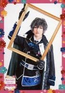 松村優(レイ＝ブラックウェル)/膝上・キャラクターショット/「イケメンシリーズ THE STAGE ～世界を駆けて 祝祭を～」ランダムL版ブロマイド