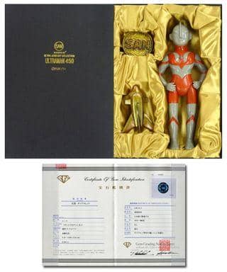 胸には本物のダイヤ!?プレミアムなウルトラマンフィギュアが入荷しました!