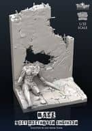 1/35 ネストデストロイヤーエンジニア用展示ベース 貫通弾で破壊した壁と化物 レジンキャストキット [TA35003]