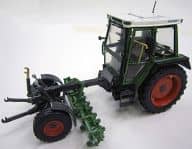 1/32 フェント360GT 道具運搬台・鍬付 [1011]