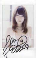 ☆松本菜奈実/直筆サイン入り・バストアップ・衣装白・両手下・窓辺/DVD「mellow」数量限定特典チェキ