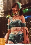 矢神久美/ライブフォト・膝上・衣装緑.白・左手マイク下・「2010 SKE48」/公式生写真