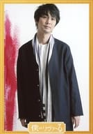 小林且弥/膝上・衣装黒・両手下/舞台「僕のリヴァ・る」ブロマイド