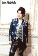 D.A.T/小野大輔/膝上・背景白/Cセット/「D.A.T LIVE TOUR 2016『Sweet Shake Suite』」ブロマイド