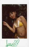 ☆愛希かりん/上半身・衣装水着・黄色・白・右手上げ・グー・直筆サイン入り/特典生チェキ