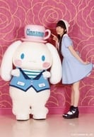 でんぱ組.inc/相沢梨紗/全身・背景ピンク/夢みる☆ディアステージ in サンリオピューロランド でんぱ組.inc×シナモロール ブロマイド