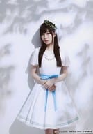Wake Up， Girls!/青山吉能/膝上・衣装白・リボン・水色・両手体の前・交差・背景白/Wake Up， Girls! 4th LIVE TOUR「ごめんねばっかり言ってごめんね!」ブロマイド 2017 SUMMER