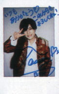 ☆SUPER FANTASY/TAKUMI/直筆サイン、メッセージ入り「いつもありがとう これからもよろしくね!」・上半身・衣装赤・白・右手ピース/雑誌「JUNON 2017年10月号」抽選プレゼント当選品 生ポラロイド(生チェキ)