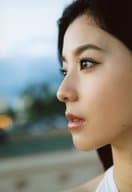 朝比奈彩/顔アップ・左向き・口開け・野外/朝比奈彩写真集「AYA」発売記念握手会福家書店新宿サブナード店特典生写真