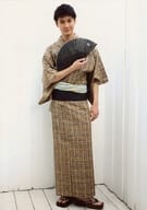 髙﨑俊吾/全身・浴衣ベージュ・右手扇子・胸元/Be Withプロデュース event 25「SUMMER☆VACATION」ブロマイド