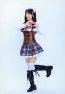 私立ルドビコ女学院/藤井彩加(加賀美・アグネス・未央)/全身・制服・左向き・両手でハート・左足曲げ・キャラクターショット/DVD「アサルトリリィ×私立ルドビコ女学院vol.3 『シュベスターの誓い』」pius shop予約特典生写真