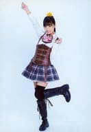 私立ルドビコ女学院/荒井杏子(山吹・エリザベス・恵都)/全身・制服・左向き・両手グー・右手上げ・左足曲げ・キャラクターショット/DVD「アサルトリリィ×私立ルドビコ女学院vol.3 『シュベスターの誓い』」pius shop予約特典生写真