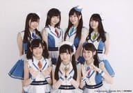 Wake Up， Girls!/集合(7人)/横型・膝上・衣装青・白・両手で「WUG」・前列センター田中・口閉じ・背景白/Wake Up， Girls! 4th LIVE TOUR「ごめんねばっかり言ってごめんね!」ブロマイド 2017 SUMMER