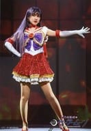 寺田蘭世(セーラーマーズ)/ライブフォト・全身・衣装白・赤・右手腰・左手伸ばし・キャラクターショット/TeamSTAR/乃木坂46版 ミュージカル「美少女戦士セーラームーン」ランダム舞台写真ブロマイド