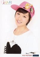 モーニング娘。/工藤遥/バストアップ・衣装白黒・帽子ピンク・首傾げ・背景白/Morning Musume Concert Tour 2013 Autumn CHANCE!