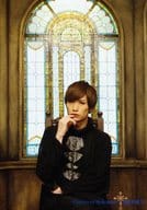 井深克彦(ソウル)/上半身・衣装黒・右手口元・椅子・ステンドグラス/DVD「Innocent World」発売記念イベント<<Innocent Midsummer～真夏世界>>ブロマイド